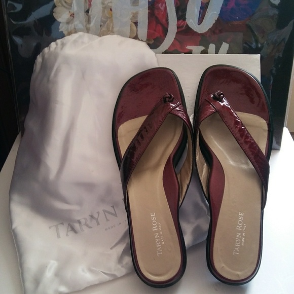 Taryn Rose Shoes - Taryn Rose "Tyra" leather thong 🎉Size 12.5🎉